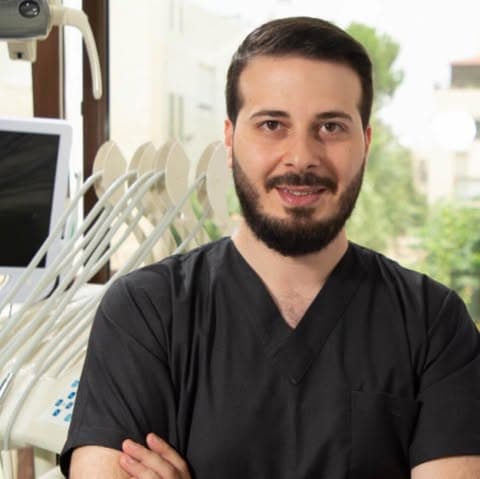 الدكتور سامي اللافي (Dr. Sami Allafi) طبيب أسنان في الدوار السادس، عمّان