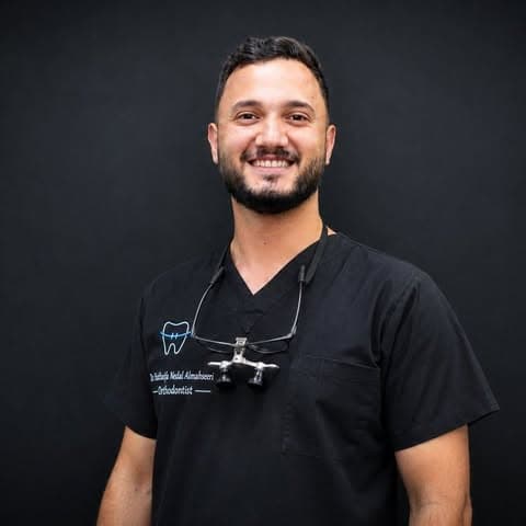 الدكتور حذيفة نضال المحسيري (Dr. Huthaifa Nidal Al Muhsiri) طبيب أسنان في الياسمين، عمّان