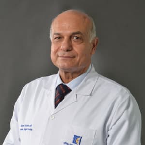 الدكتور محمود المصري (Dr. Mahmoud Al Masri) طبيب جراحة الأورام في الجبيهة، عمّان