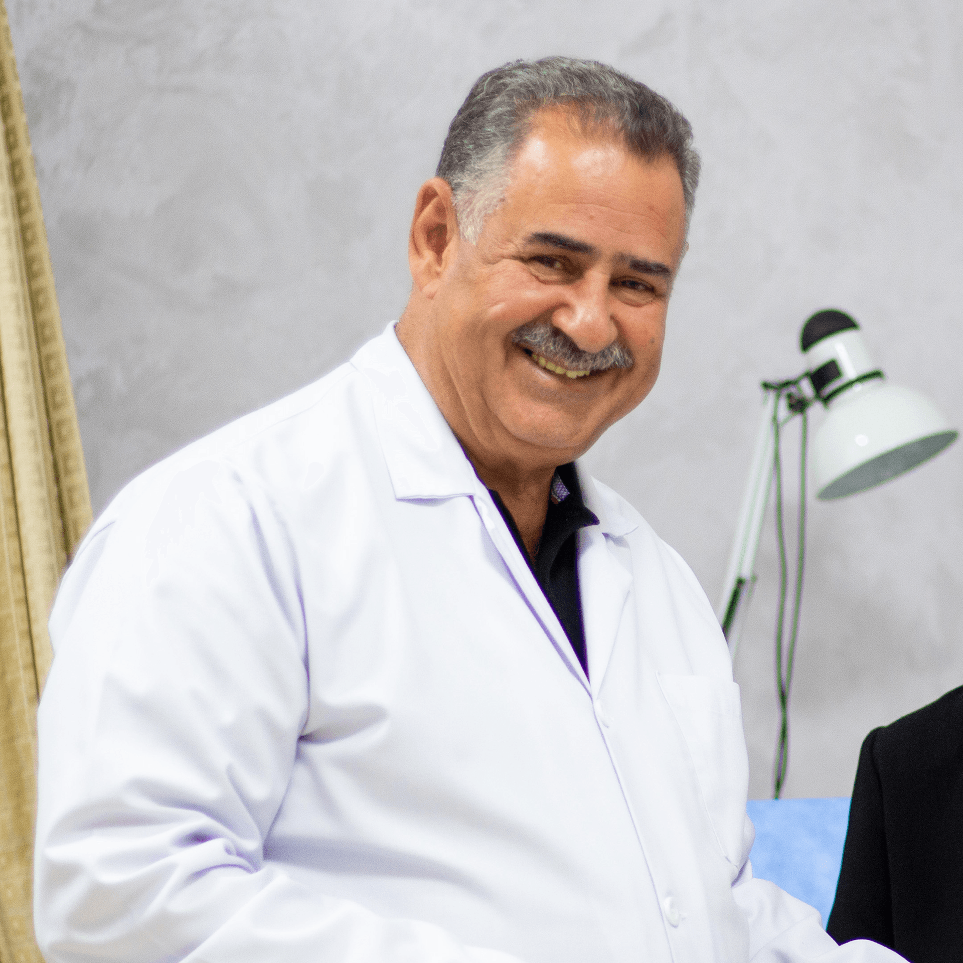 الدكتور حمدي النقرش (Dr. Hamdi Al Neqresh) طبيب عظام ومفاصل في تلاع العلي، عمّان