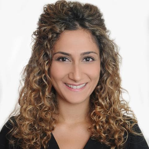 الدكتور ليان أكجيان (Dr. Layan Akijian) طبيب أعصاب ودماغ في العبدلي، عمّان