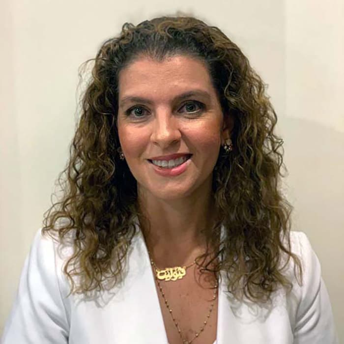 الدكتور فيوليت عصفور (Dr. Violet Asfour) طبيب باطنية في العبدلي، عمّان