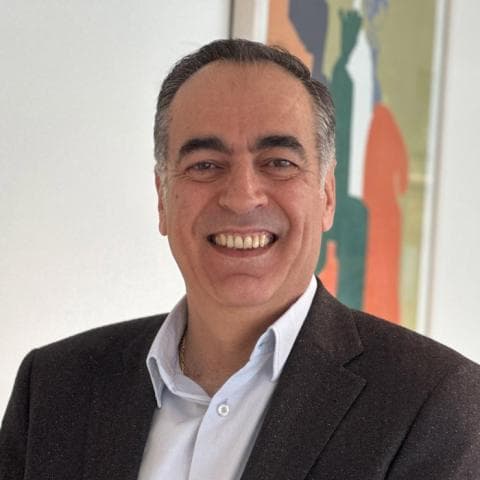 الدكتور وليد هاني حداد (Dr. Waleed Hani Haddad) طبيب عظام ومفاصل في العبدلي، عمّان