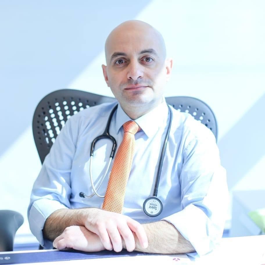 الدكتور معاذ الحاج توفيق (Dr. Moath Al Haj Tawfiq) طبيب أطفال في العبدلي، عمّان